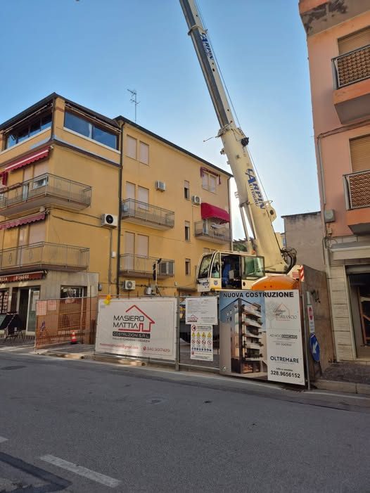Cantiere Masiero Mattia Costruzioni con autogru